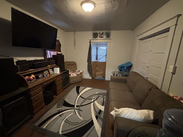 1517 E Stockbridge Avenue, Kalamazoo, MI 49001