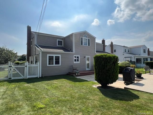 32 Columbine Lane, Kings Park, NY 11754
