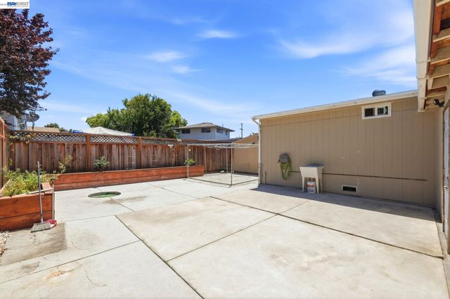 2043 Reynolds St, San Leandro, CA 94577