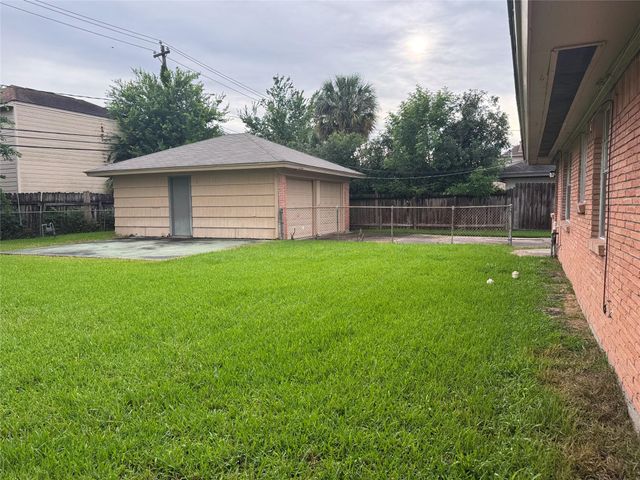 4013 Newshire Drive, Houston, TX 77025