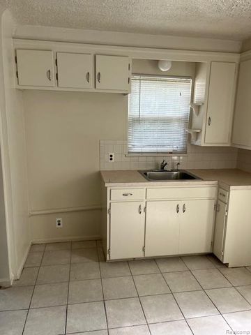 14526 Evergreen Road, Detroit, MI 48223