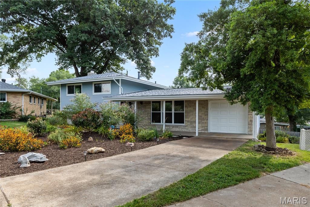 6 Lila Lane, Florissant, MO 63033