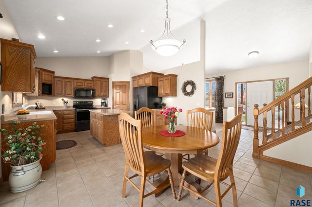 1400 S Dundee Dr Drive, Sioux Falls, SD 57106