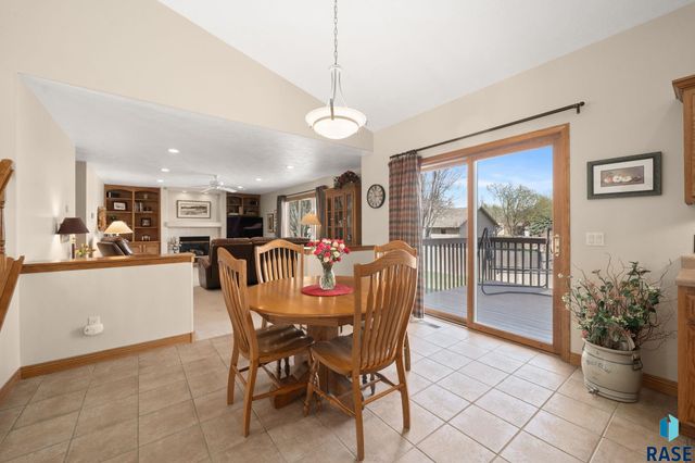 1400 S Dundee Dr Drive, Sioux Falls, SD 57106