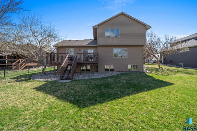 1400 S Dundee Dr Drive, Sioux Falls, SD 57106