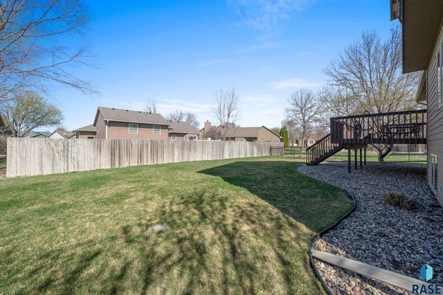 1400 S Dundee Dr Drive, Sioux Falls, SD 57106