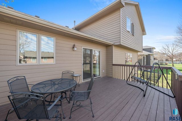 1400 S Dundee Dr Drive, Sioux Falls, SD 57106