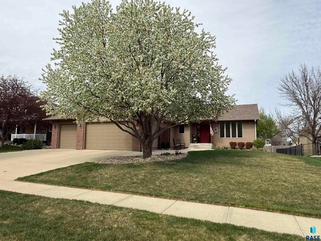 1400 S Dundee Dr Drive, Sioux Falls, SD 57106