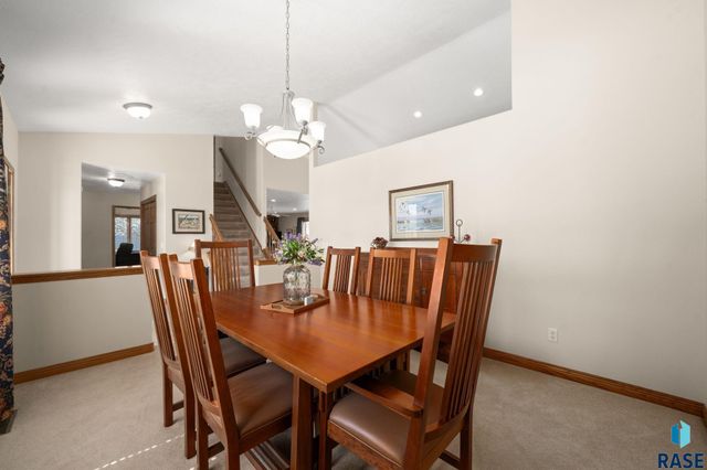 1400 S Dundee Dr Drive, Sioux Falls, SD 57106