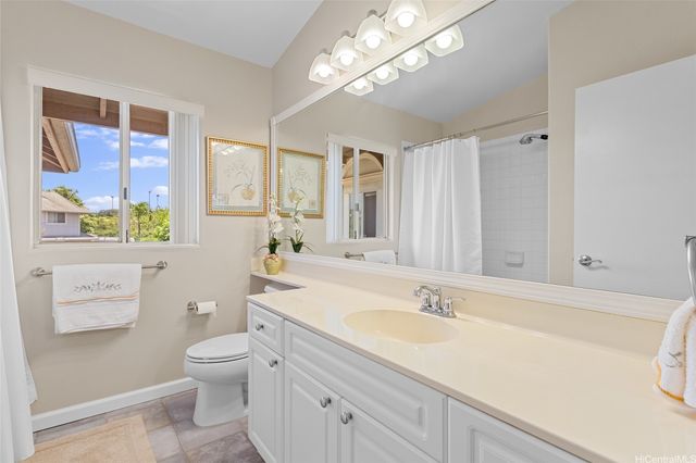 94-642 Lumiauau Street B4, Waipahu, HI 96797