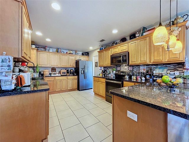 717 W END CRESCENT N, Lakeland, FL 33803