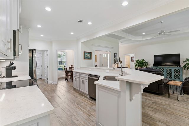 96 E Lake Trail, Waverly, GA 31565