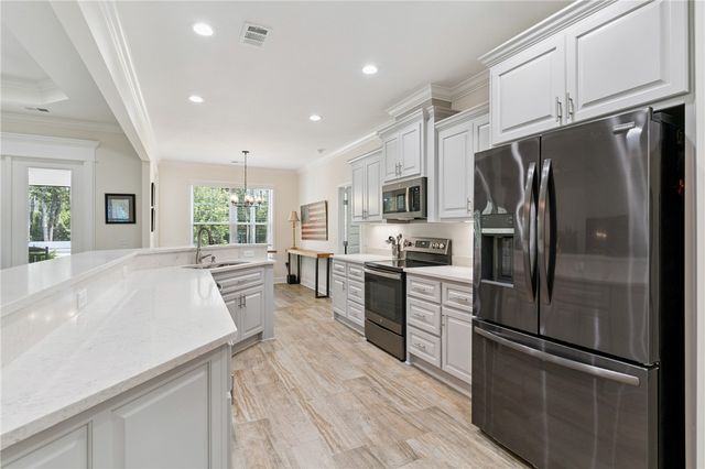 96 E Lake Trail, Waverly, GA 31565