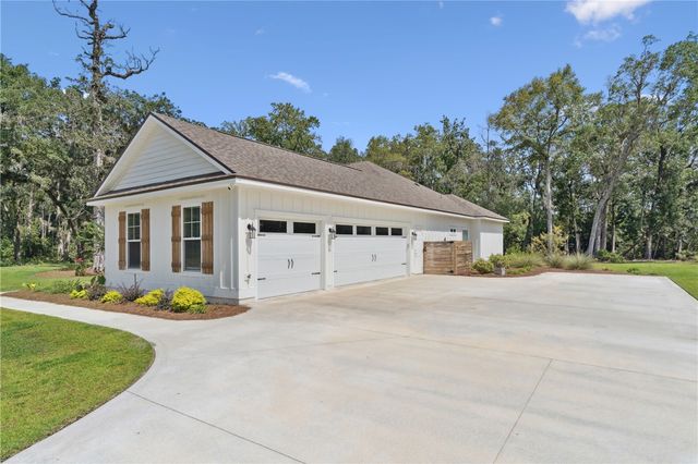 96 E Lake Trail, Waverly, GA 31565