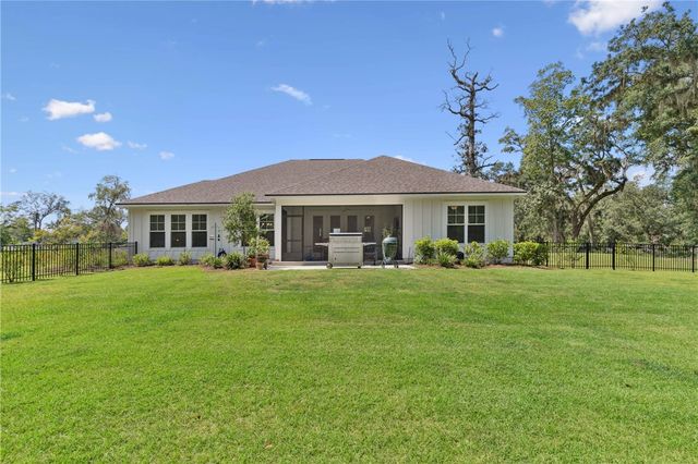 96 E Lake Trail, Waverly, GA 31565