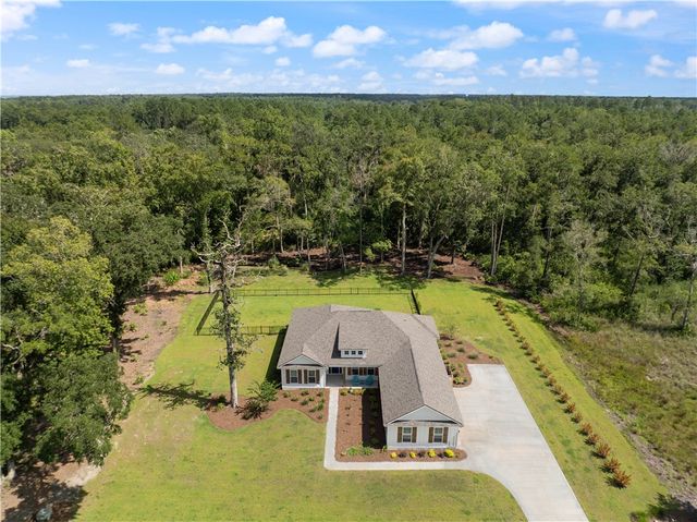 96 E Lake Trail, Waverly, GA 31565