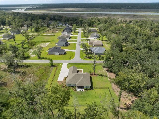 96 E Lake Trail, Waverly, GA 31565