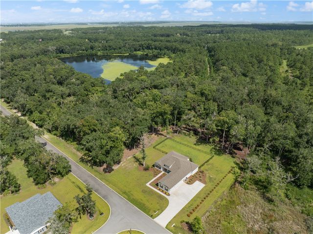 96 E Lake Trail, Waverly, GA 31565