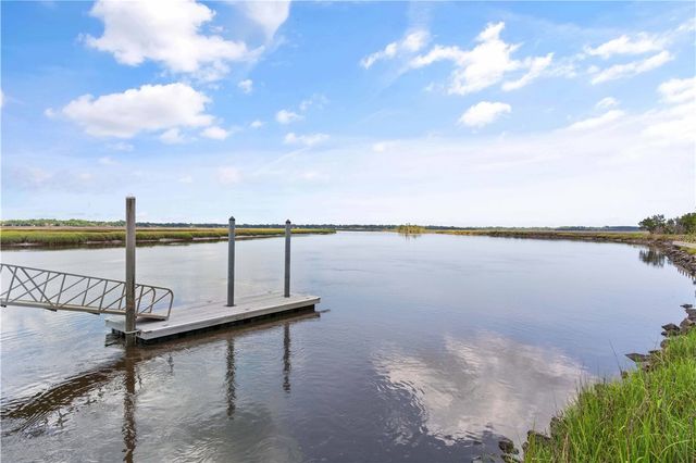 96 E Lake Trail, Waverly, GA 31565