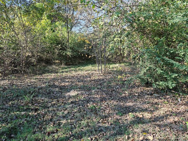 621 N MAIN Street, Cleburne, TX 76033