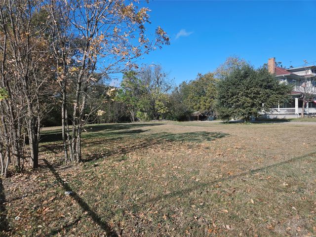 621 N MAIN Street, Cleburne, TX 76033