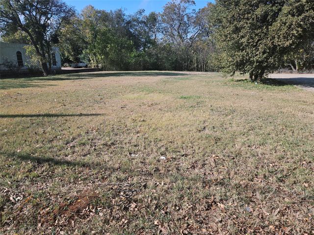 621 N MAIN Street, Cleburne, TX 76033