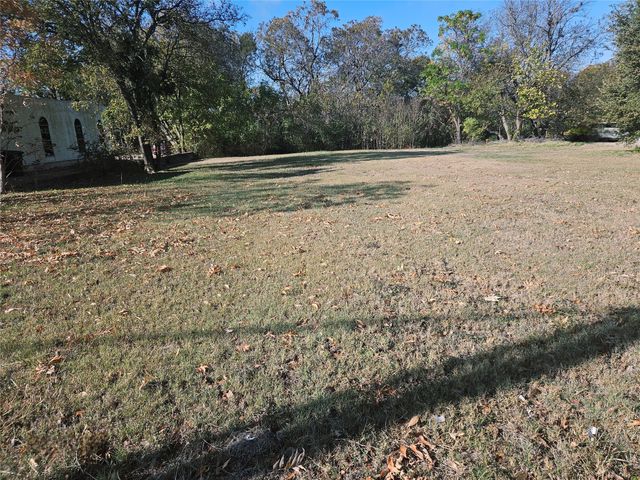 621 N MAIN Street, Cleburne, TX 76033