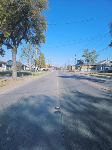 621 N MAIN Street, Cleburne, TX 76033