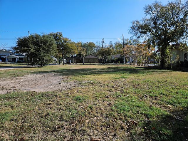 621 N MAIN Street, Cleburne, TX 76033