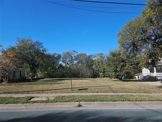 621 N MAIN Street, Cleburne, TX 76033