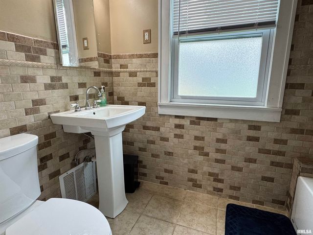 3404 HARMON Highway, Peoria, IL 61604