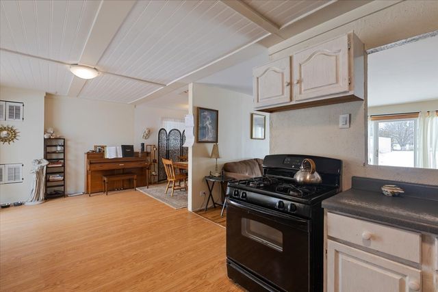 660 Flagstaff Lane, Hoffman Estates, IL 60169