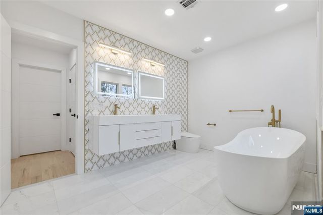 42 Harvey Street, Closter, NJ 07624