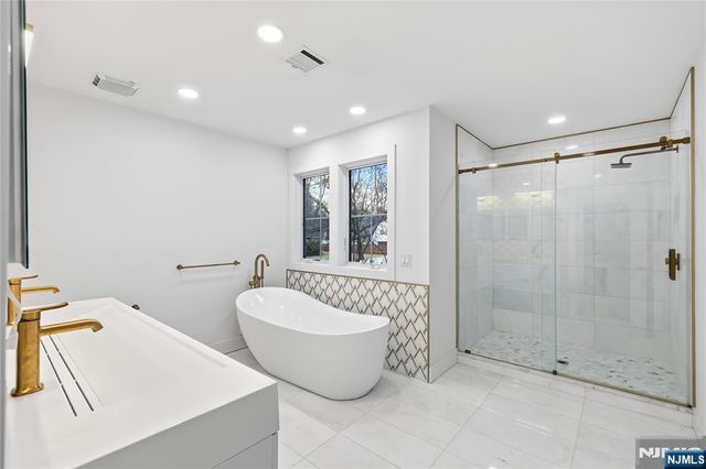 42 Harvey Street, Closter, NJ 07624