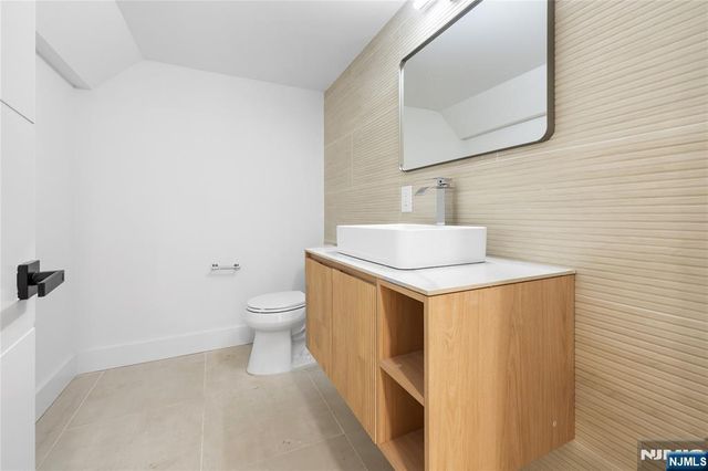 42 Harvey Street, Closter, NJ 07624