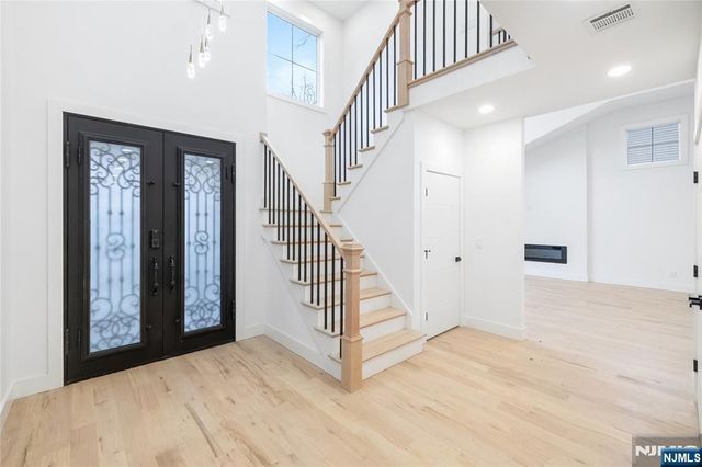 42 Harvey Street, Closter, NJ 07624