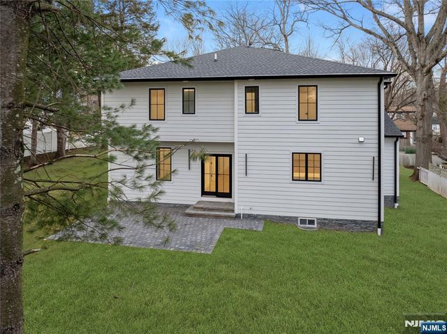 42 Harvey Street, Closter, NJ 07624