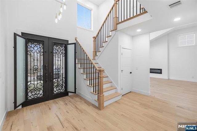 42 Harvey Street, Closter, NJ 07624