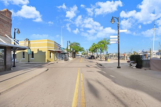 1161 MARINA DRIVE, Tarpon Springs, FL 34689