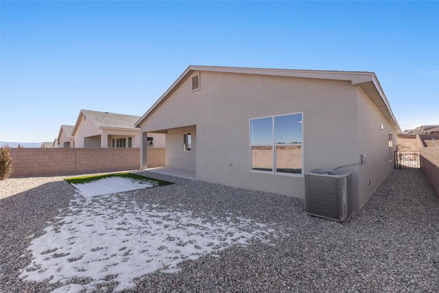 73 Cadena Loop, Los Alamos, NM 87547