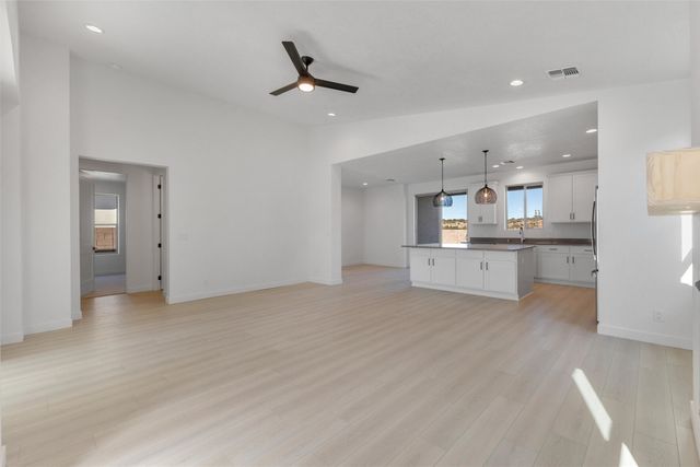 73 Cadena Loop, Los Alamos, NM 87547