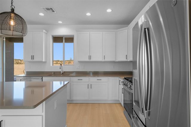 73 Cadena Loop, Los Alamos, NM 87547