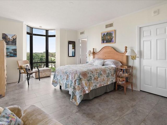 6075 Pelican Bay BLVD 506, Naples, FL 34108
