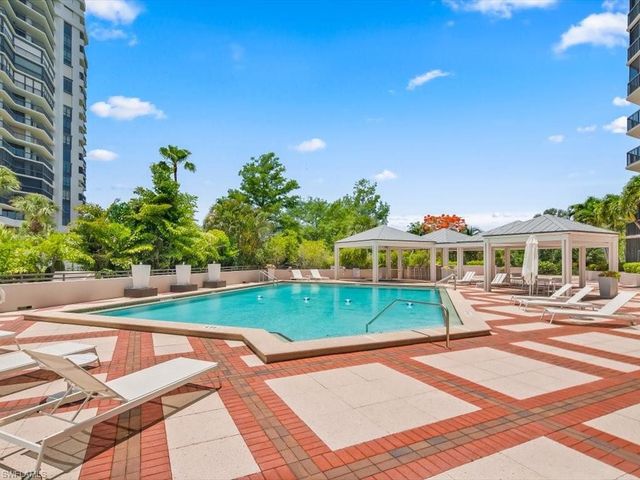 6075 Pelican Bay BLVD 506, Naples, FL 34108