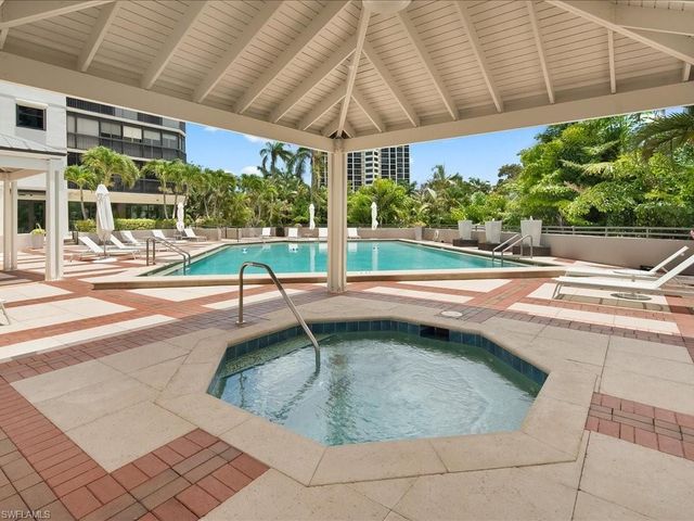 6075 Pelican Bay BLVD 506, Naples, FL 34108