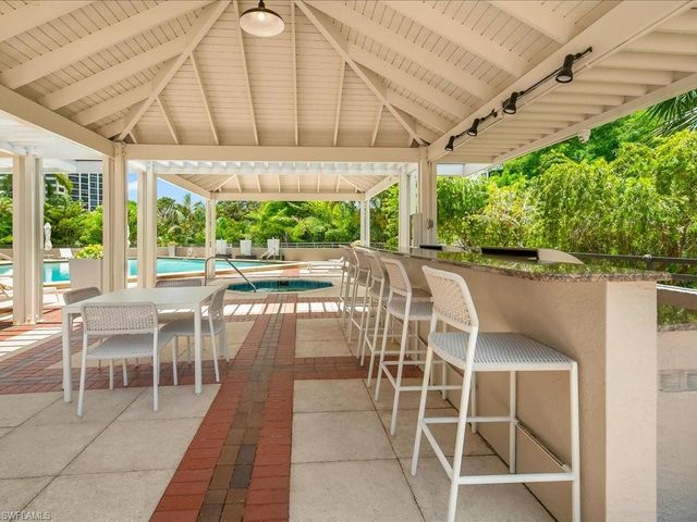 6075 Pelican Bay BLVD 506, Naples, FL 34108