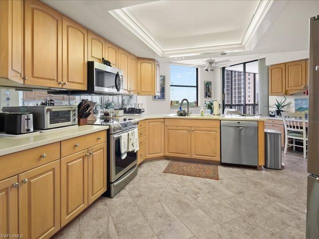 6075 Pelican Bay BLVD 506, Naples, FL 34108
