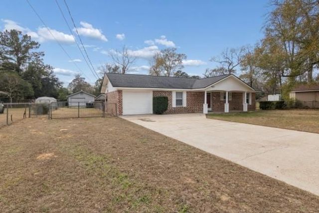 407 Holly Lane, Conroe, TX 77304