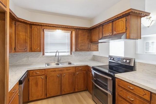 407 Holly Lane, Conroe, TX 77304