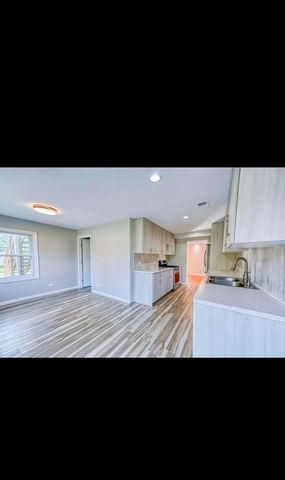 1678 Farwell Avenue, Des Plaines, IL 60018